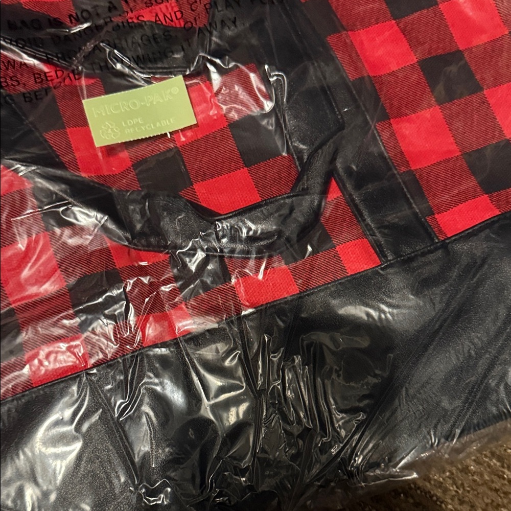 NWT Red & Black Buffalo Plaid Tote Bag with Black Trim with “K” - Picture 7 of 8